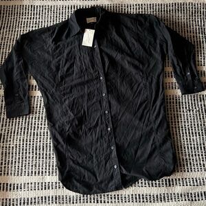 Universal Thread Size XS Black t shirt Drews NWT ( missing button )